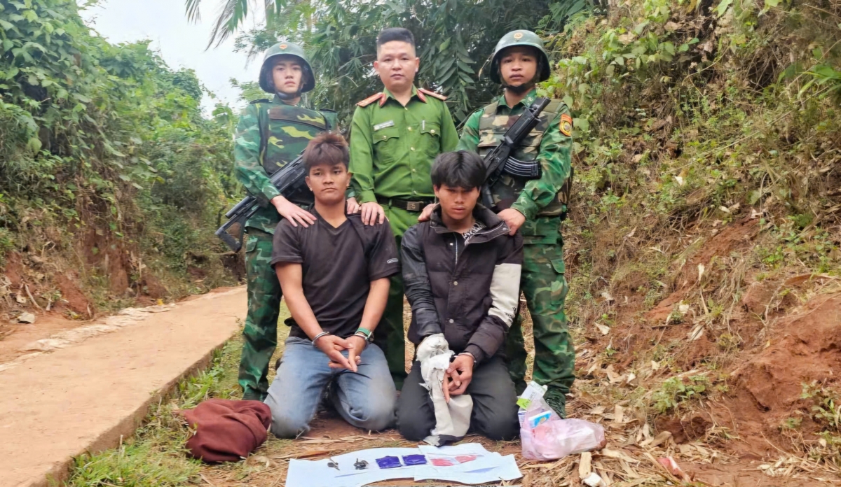 Bắt giữ 2 đối tượng vượt biên sang Lào mua ma tuý